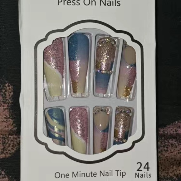 NWT 24 Piece Press-On Nails - Picture 10 of 12